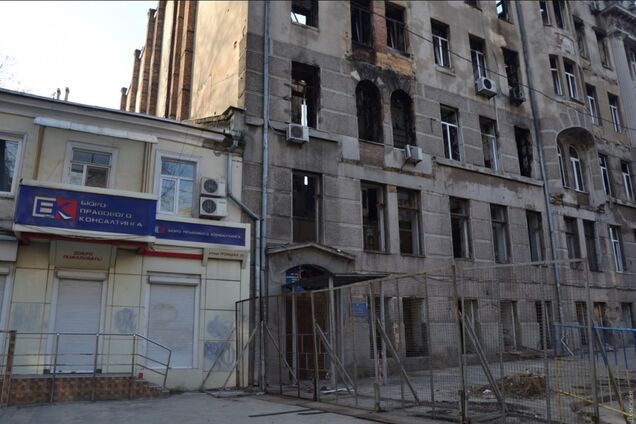 Згорілий в Одесі коледж може впасти