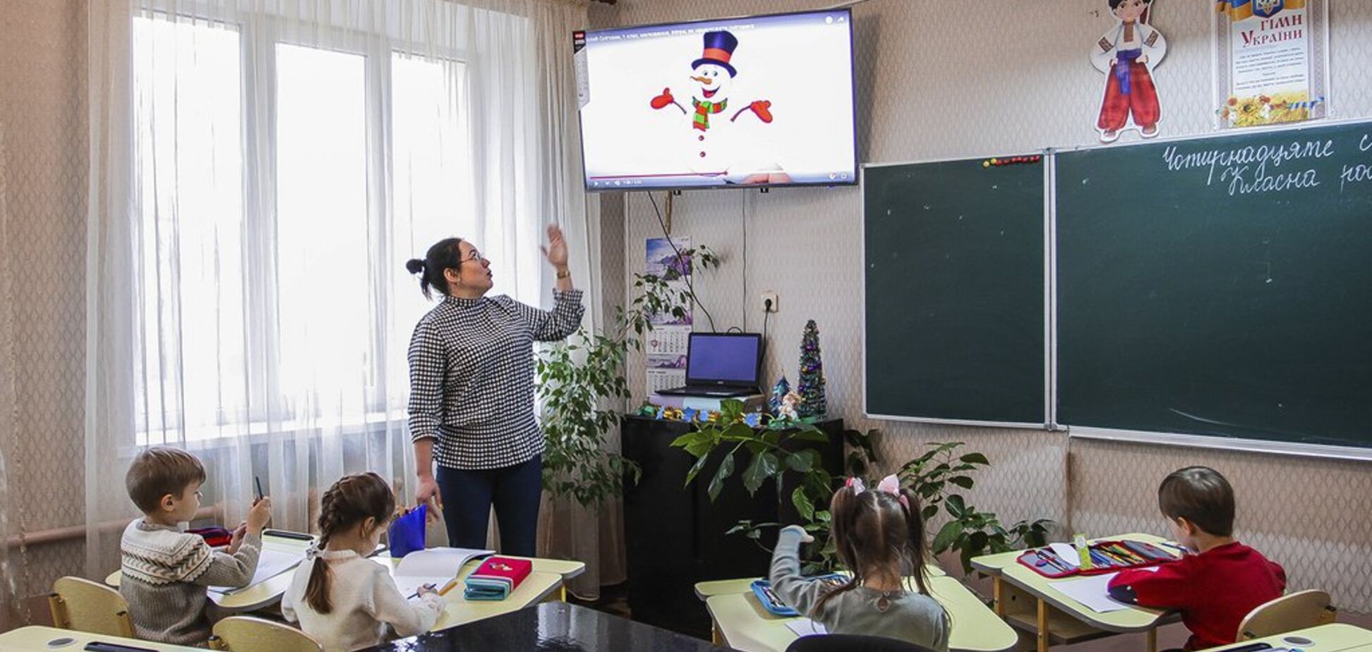 Благодійники продовжують оснащення навчальних закладів Донбасу