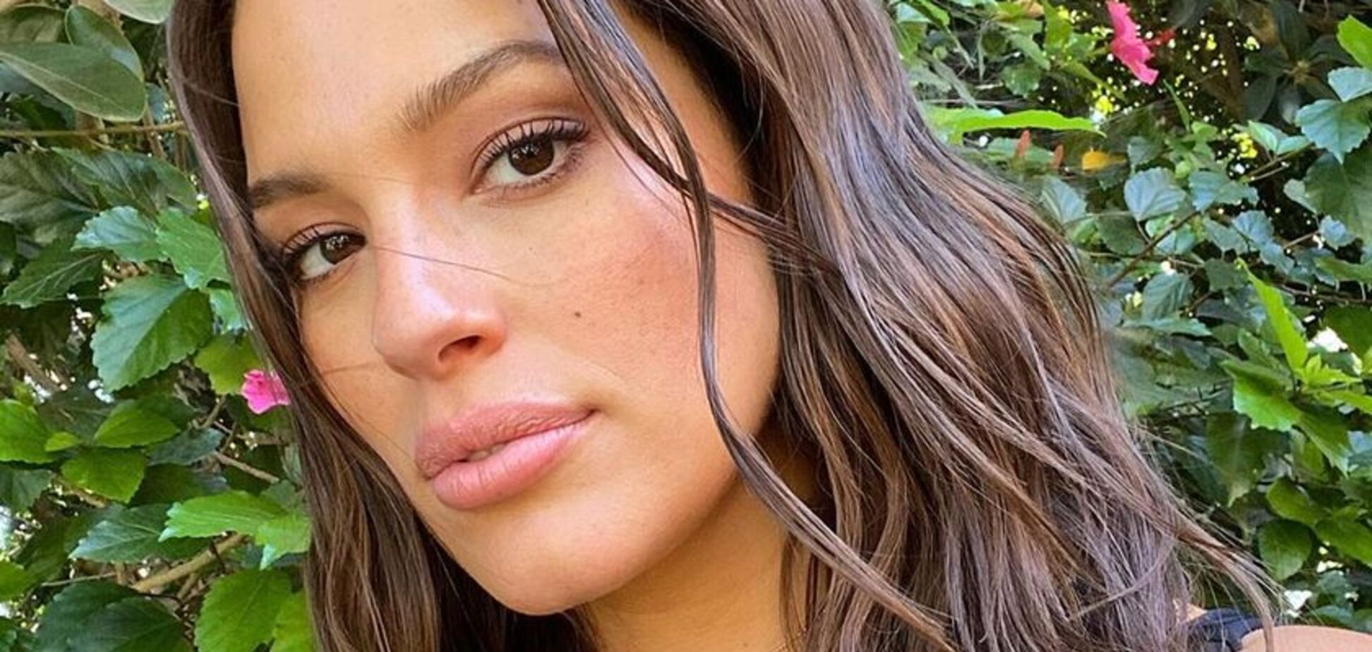 'Почему муж терпит это?' Беременную plus-size модель атаковали за голое фото