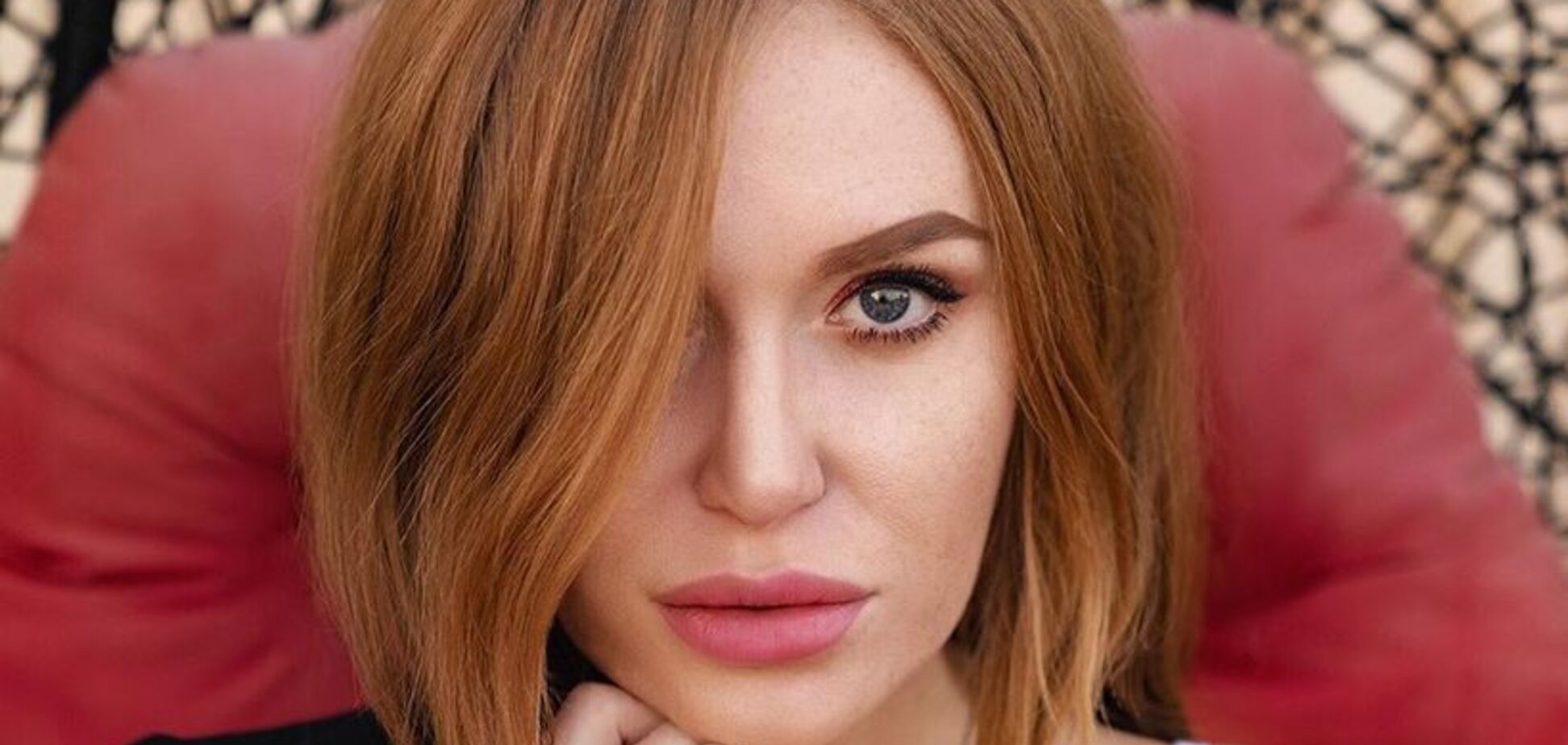 Сбросила платье и оголила грудь: Каминская взбудоражила сеть горячим фото