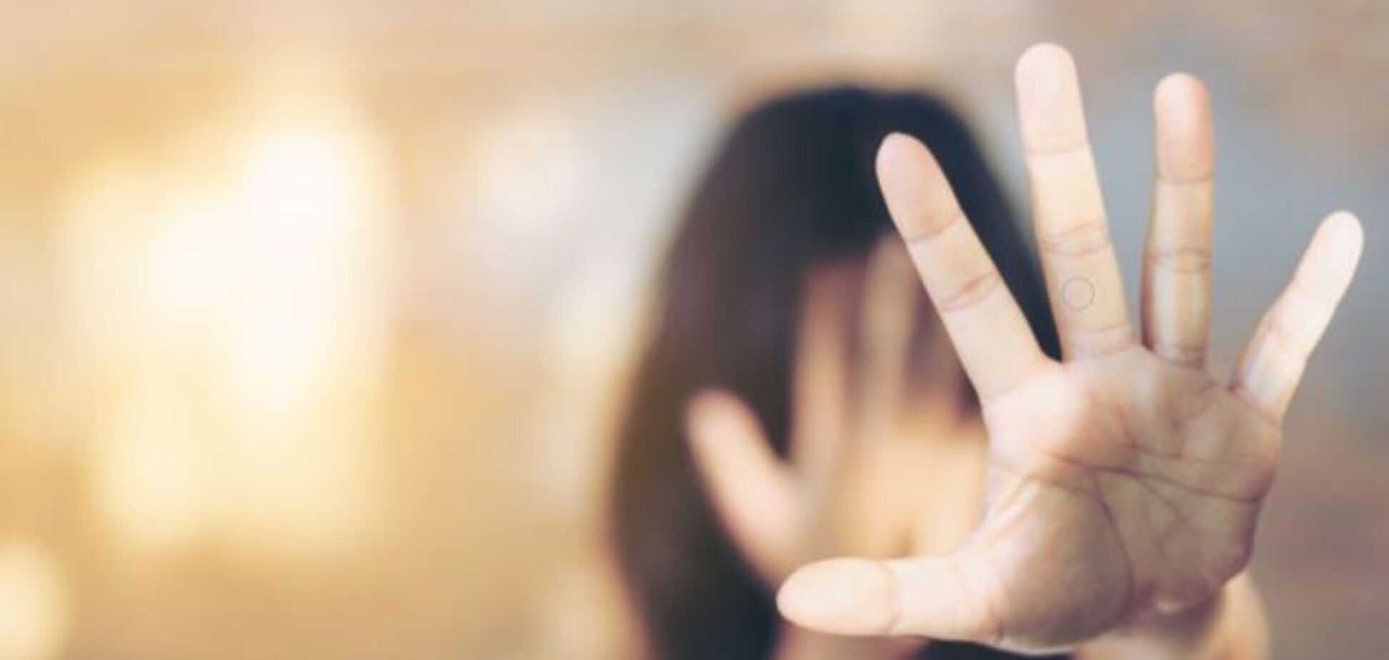 Хватал за грудь! В России учитель домагался девушек в детдоме