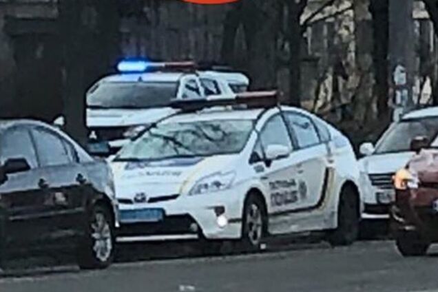 В Киеве среди бела дня нашли труп в подъезде: первые фото и детали