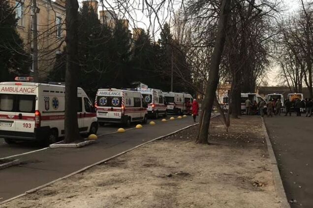 П'ять швидких мчали по шосе: до Києва прибув борт із пораненими героями Донбасу