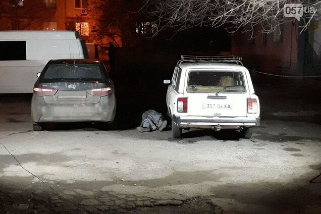 В Харькове посреди улицы киллер застрелил директора похоронного бюро: фото и видео