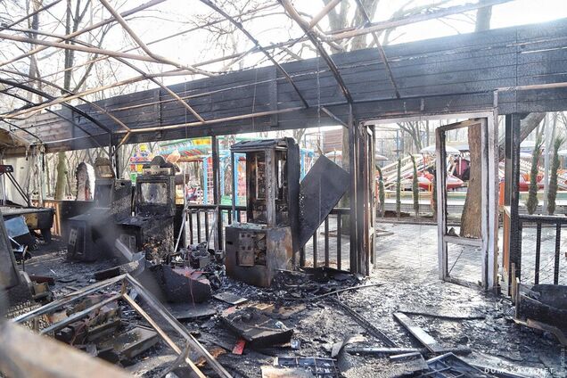 В Одессе мощный пожар вспыхнул в детском парке