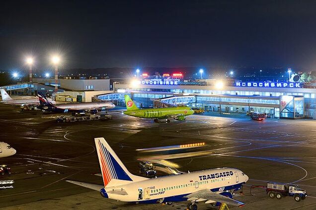 Загорівся двигун: у Росії трапилася страшна НП з пасажирським літаком