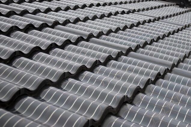 'Интерес к продукту был ошеломляющим': в Швеции показали 'невидимую' солнечную черепицу