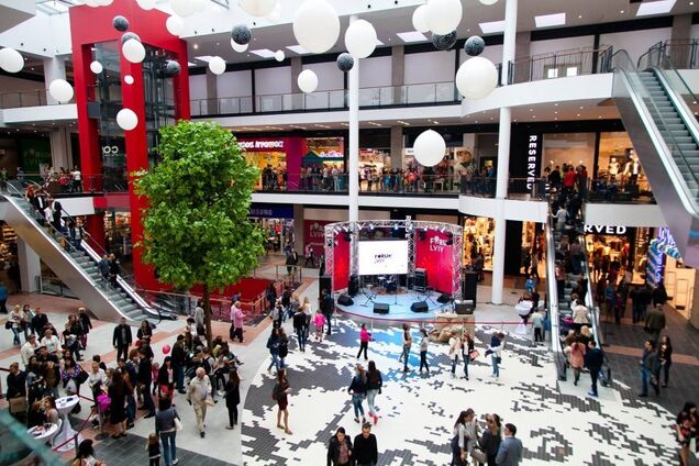 'Мы горим!' Во Львове произошел пожар в крупнейшем ТРЦ