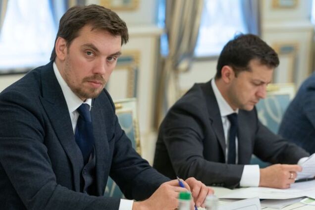 Зеленский и Гончарук резко теряют популярность