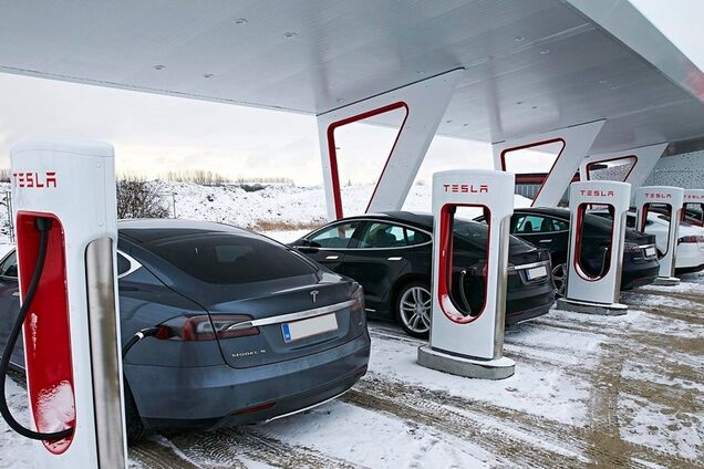 Зарядки Tesla Supercharger з`являтимуться в Україні поступово