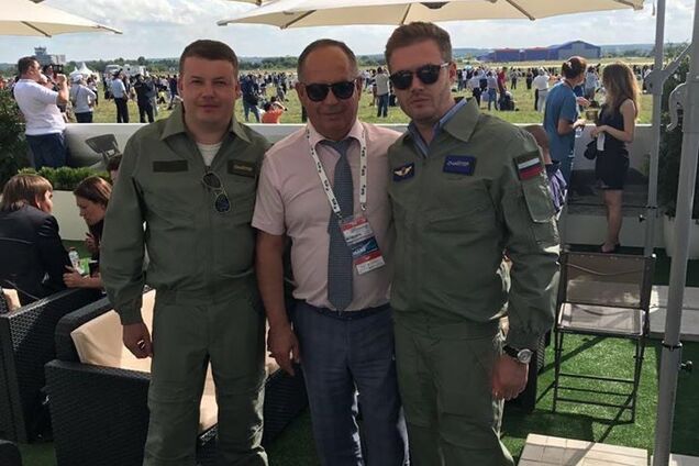 'Ганьба для всієї країни!' Директора українського авіазаводу присоромили за фото у формі військового РФ