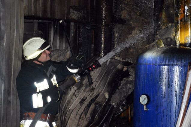 У Дніпрі на підприємстві загорілося компресорне обладнання. Відео