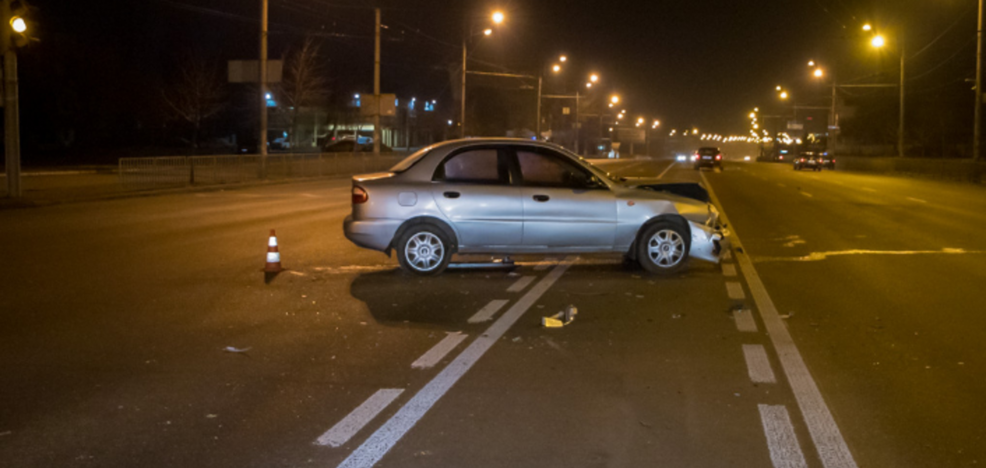 Перекинувся і став на колеса: в Дніпрі зіткнулися два автомобілі Daewoo. Відео