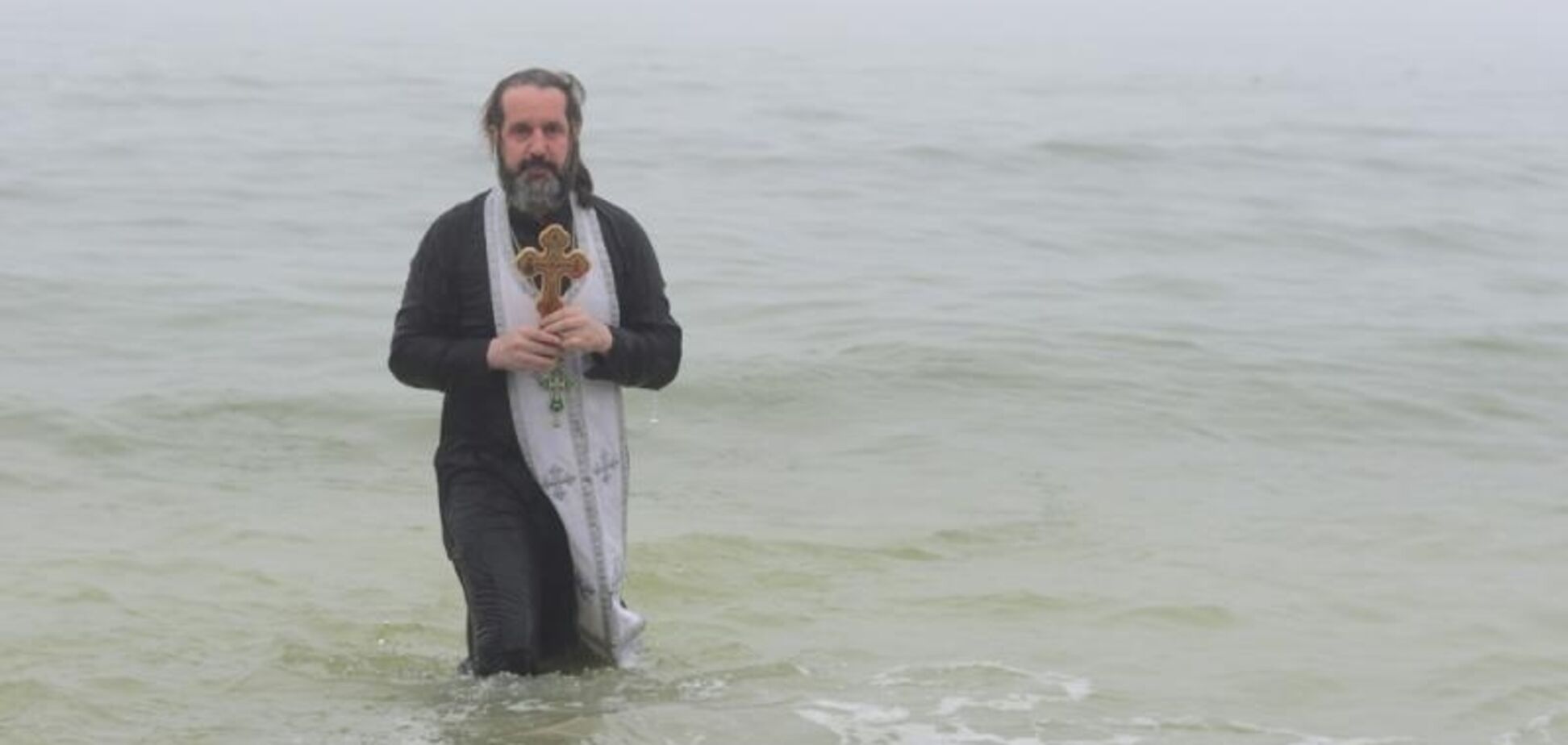 Одесситы на Крещение искупались в ледяном море