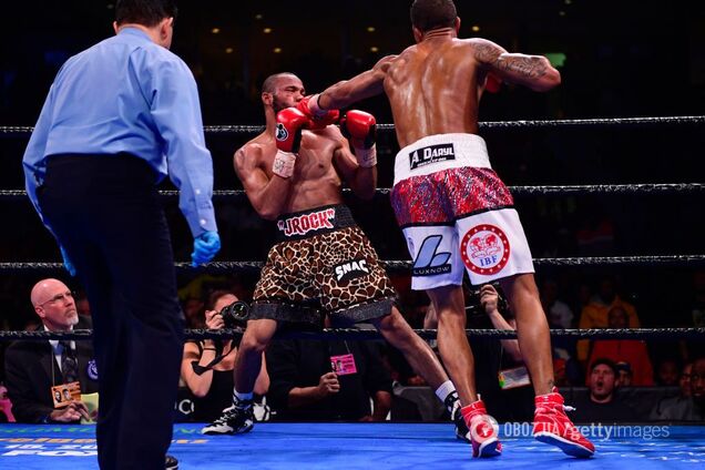 Чемпион мира по боксу сенсационно проиграл нокаутом все титулы