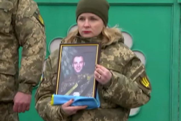 Снайпер вистрілив в обличчя: на Дніпропетровщині поховали загиблого на Донбасі бійця. Відео