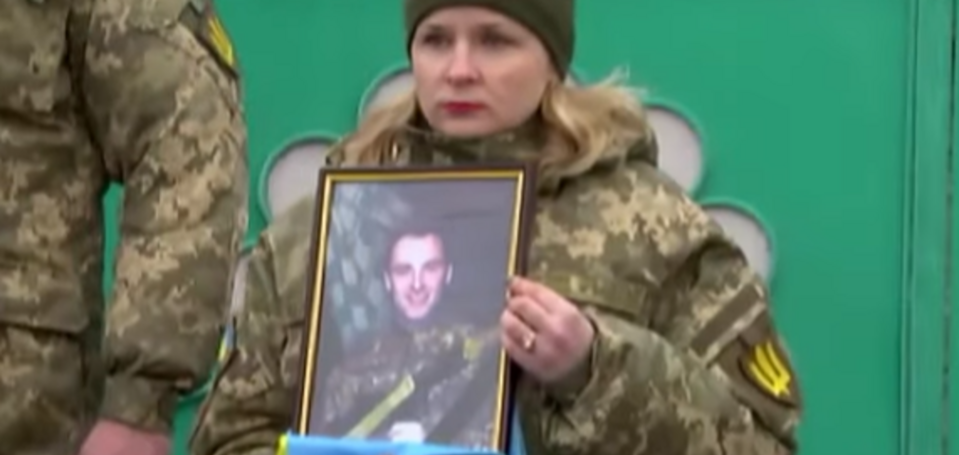 Снайпер вистрілив в обличчя: на Дніпропетровщині поховали загиблого на Донбасі бійця. Відео