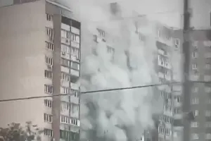 В Киеве на Троещине вспыхнула многоэтажка