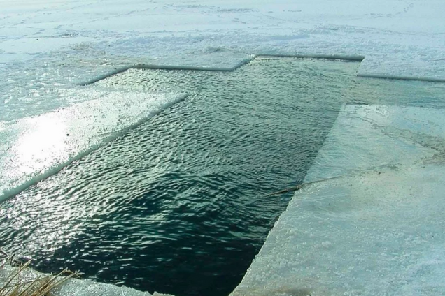 Занурення до ополонки гріхів не змиває