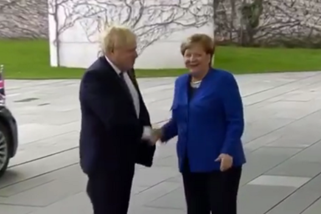 Джонсон попал в конфуз перед женщинами