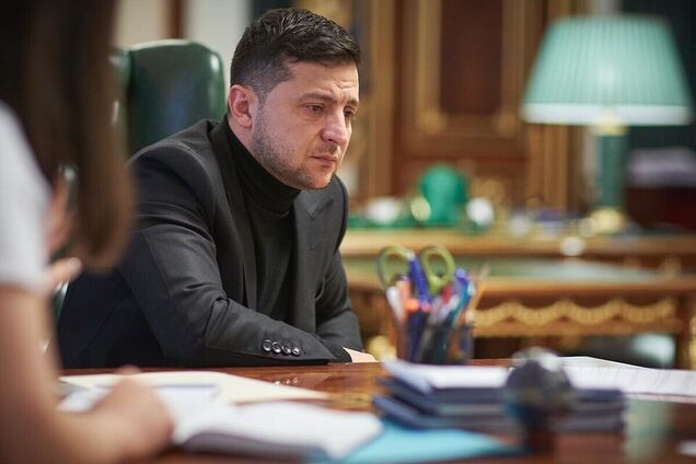 Зеленський натякнув на зворотну декомунізацію в Україні