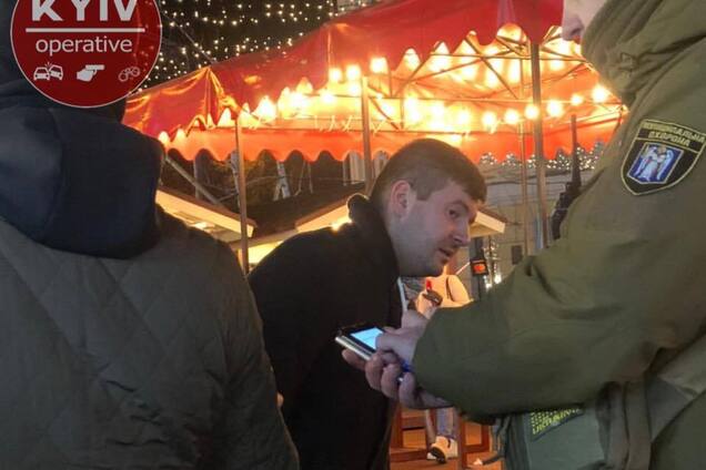 В центре Киева на людей разлили два казана глинтвейна