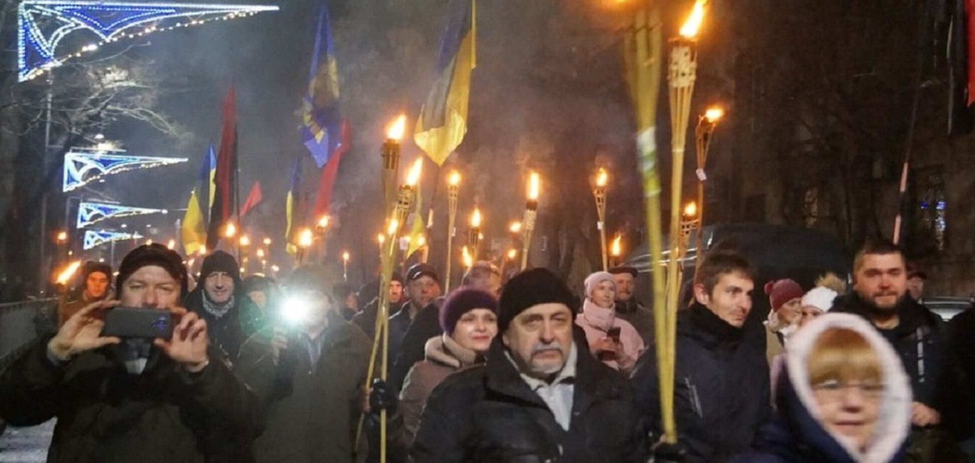 'Бандера объединяет!' В Днепре прошло факельное шествие: яркие фото и видео