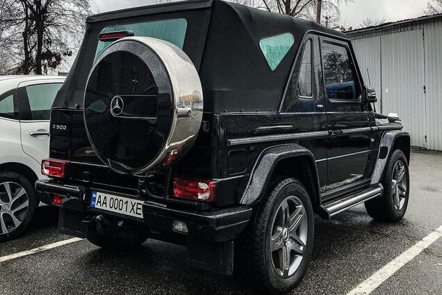 Як у Януковича: у Києві зняли рідкісний Mercedes за 400 000 євро