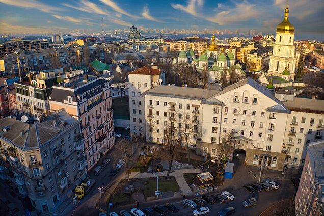В Киеве открыли необычный экопарк с солнечными панелями: фото