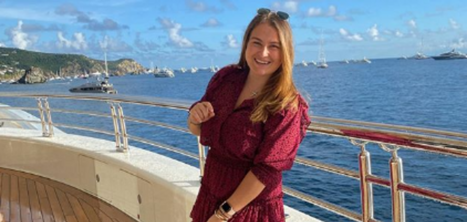 Молодая дочь Абрамовича показала ноги в коротких шортах