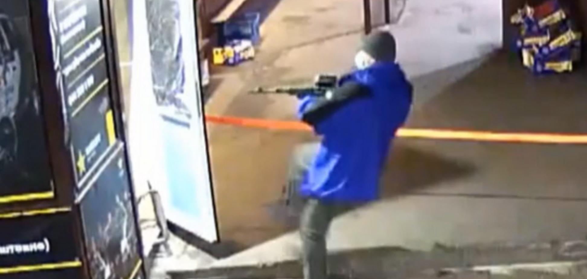 Поджигают, если не заплатить: рынок на Троещине 'захватила' вооруженная банда. Видео