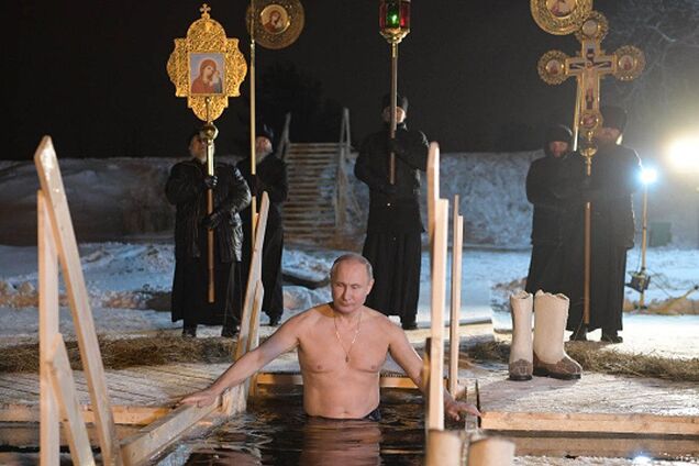 Путін втік з водохресних купань і безглуздо виправдався