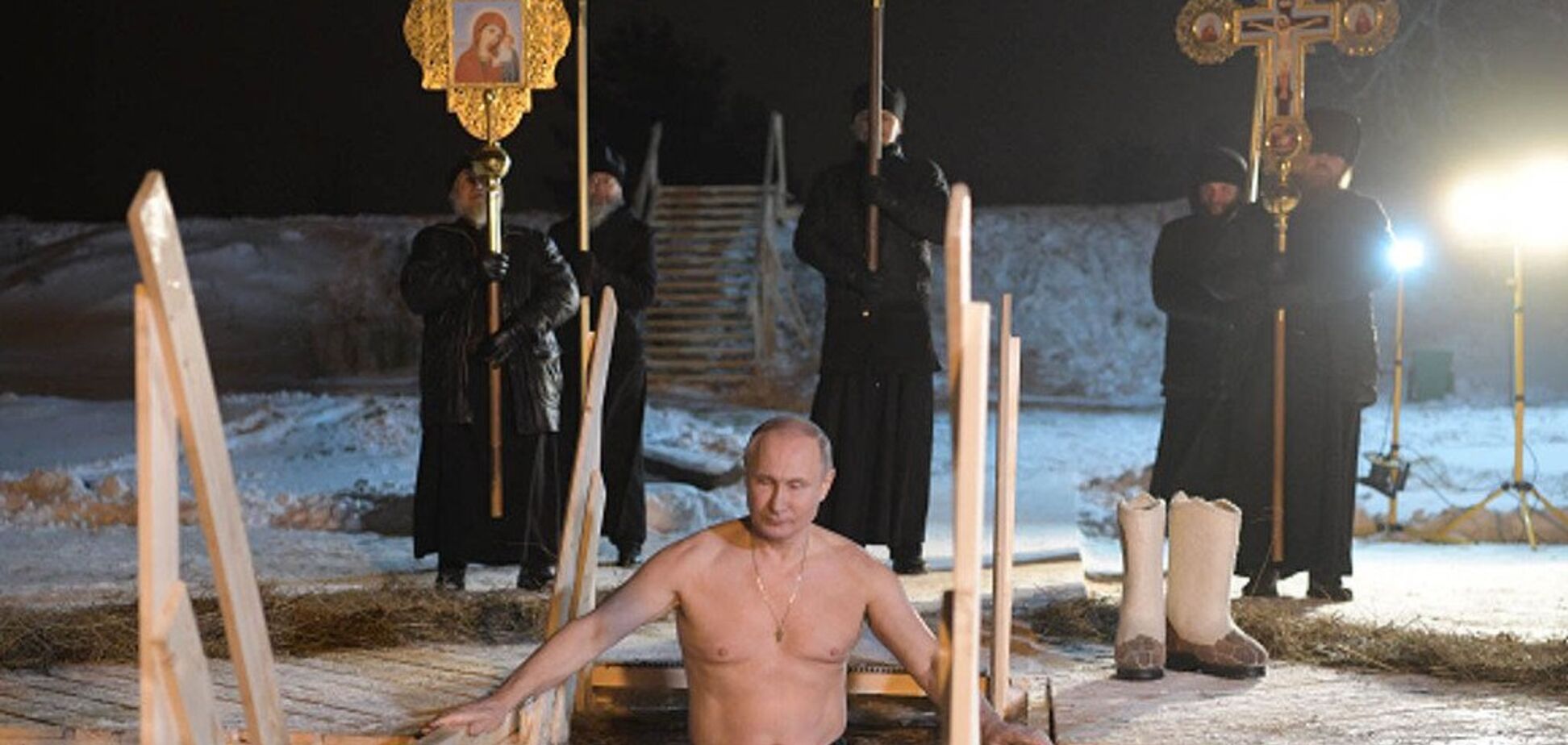 Путін втік з водохресних купань і безглуздо виправдався