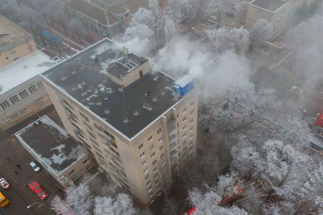 В Днепре загорелось студенческое общежитие: фото и видео с места ЧП