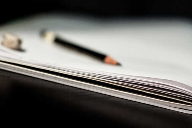 У мережу потрапила знайдена в лісі записка з потаємними бажаннями незнайомки