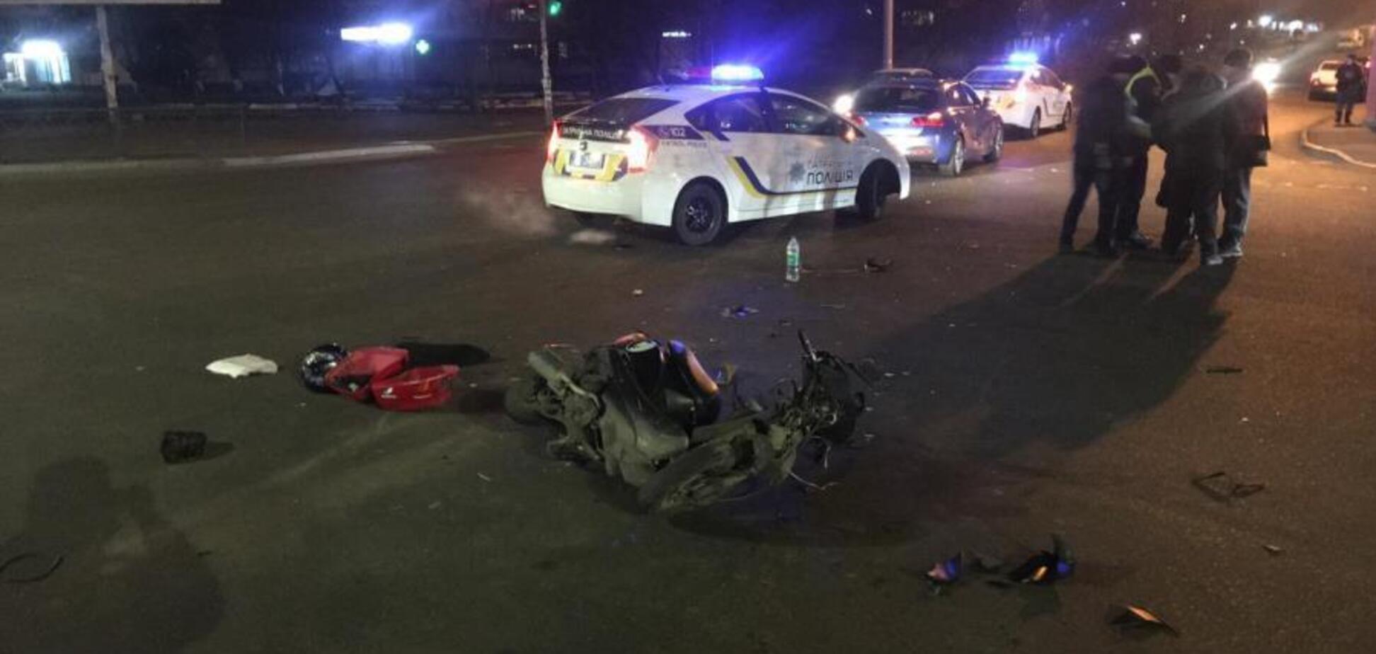 В Одесі п'яний мопедист без фар на швидкості влетів в іномарку