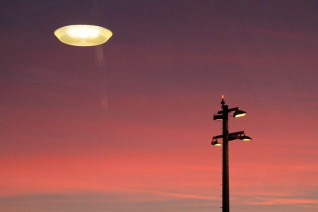 У небі над Україною помітили НЛО: мережу заінтригувало дивне фото
