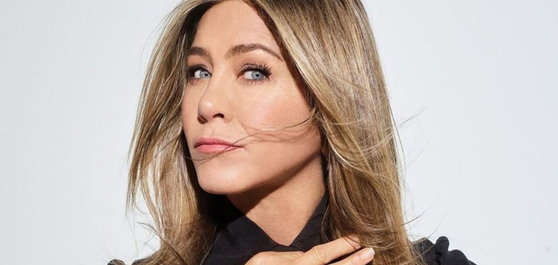 Дженнифер Энистон после лобызаний с Брэдом Питтом показала интимное фото