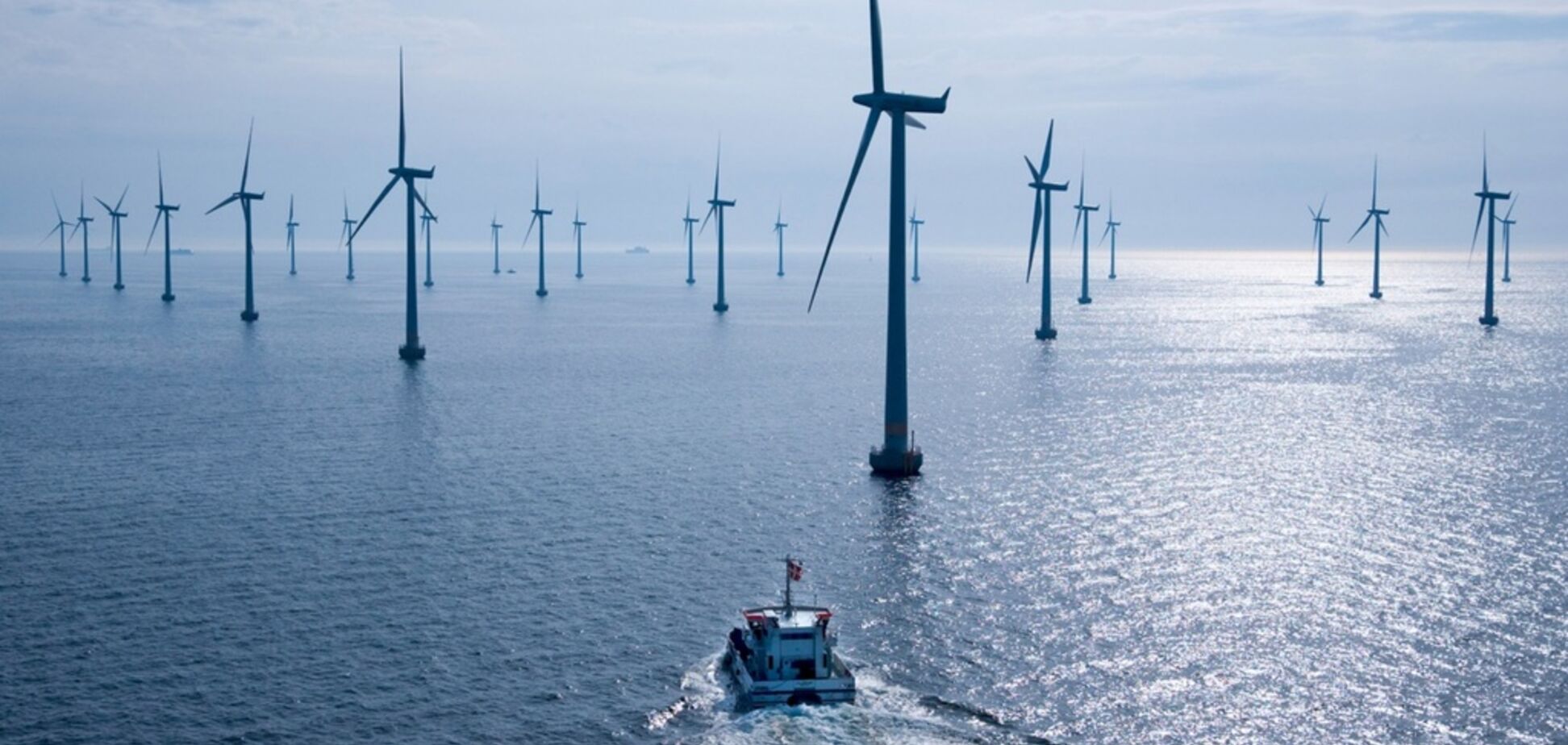 Біля берегів Англії почали будувати найпотужнішу вітроелектростанцію в світі