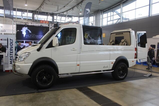 Без даху, зате з 4Х4: показано найнезвичніший Mercedes Sprinter