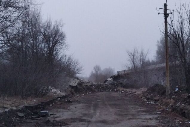 "Чтоб злые б*ндеры не приехали": в Донецке показали, как сейчас выглядит взорванный в 2015 году Путиловский мост
