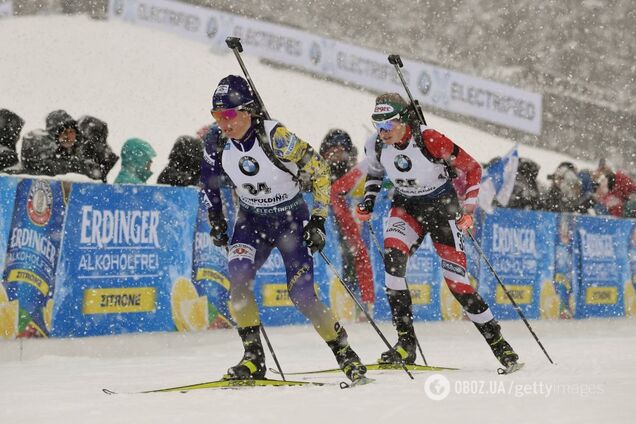 Віта Семеренко (ліворуч) на п'ятому етапі Кубка світу з біатлону
