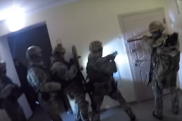 Совершили серию разбоев: в Киеве спецназ накрыл вооруженную банду. Фото и видео задержания