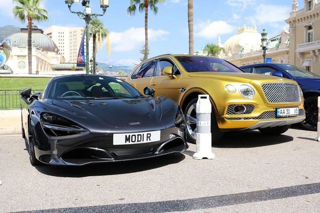 У Монако засвітився золотий Bentley на українських номерах