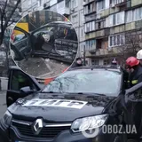 В Киеве авто влетело в остановку с людьми