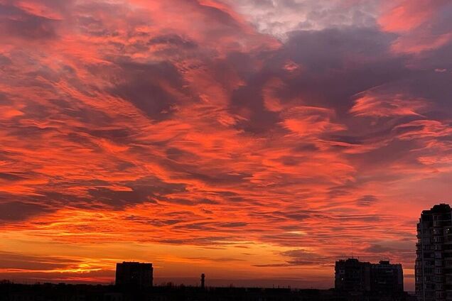 Мережу підкорили фото фантастичного заходу в Одесі