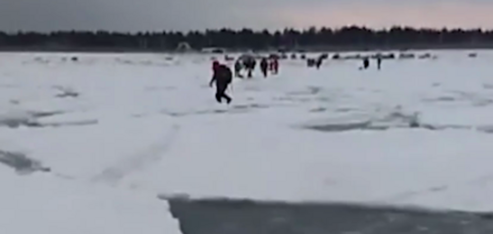 В России оторвалась льдина с сотнями людей: началась спасательная операция
