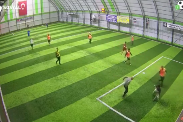 Футболіст забив гол 'ударом скорпіона' в перекиді