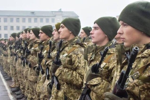 В Україні запропонували скоротити термін служби в армії