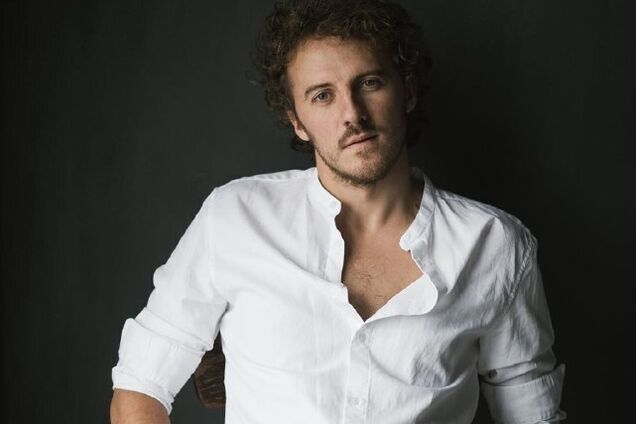 'Не было одеял, укрывался флагом': известный телеведущий тронул украинцев мощной речью